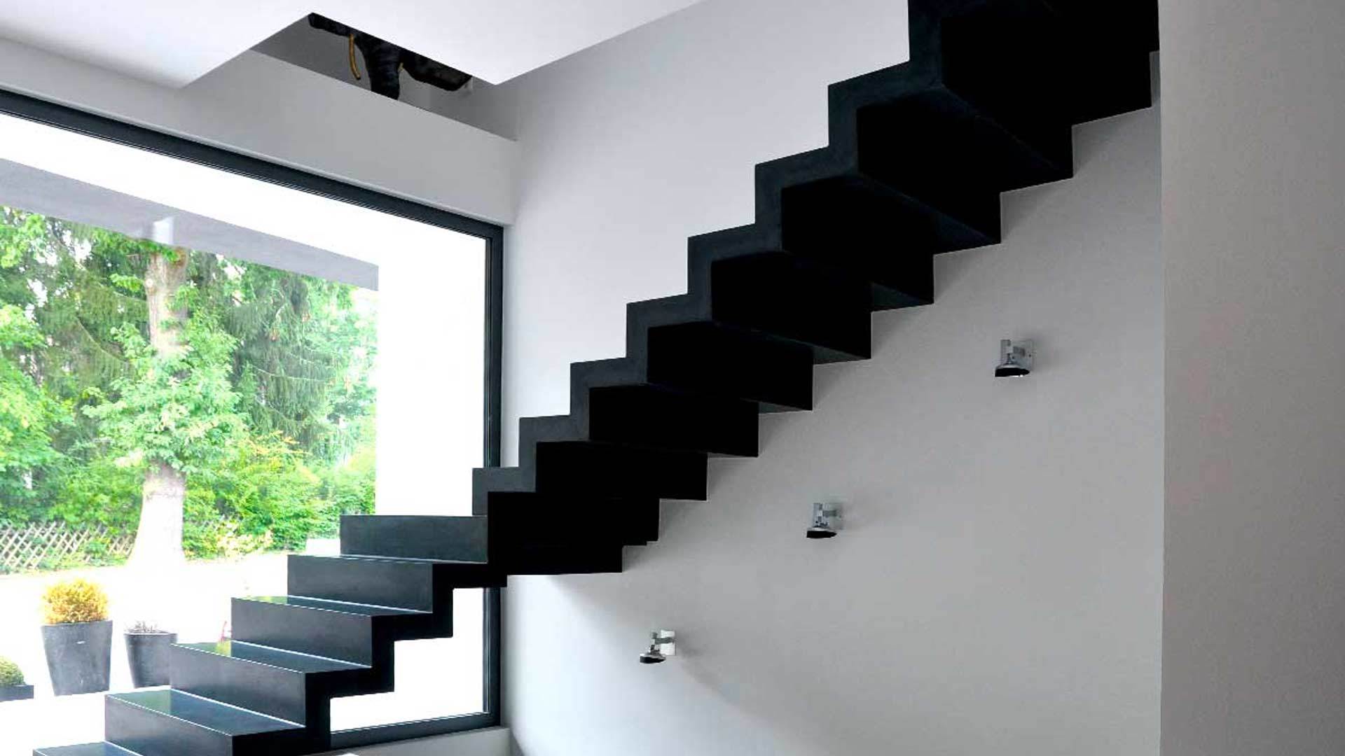 Thin concrete stairs